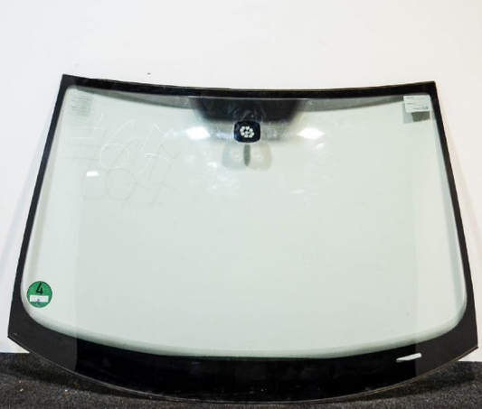 Front windscreen GOLF6